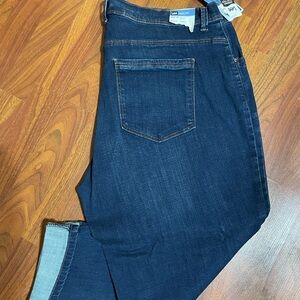Brand new Lees Capris